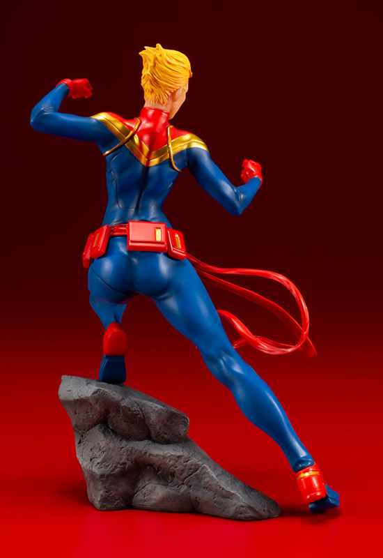 Marvel: Captain Marvel (Complete Figure)
